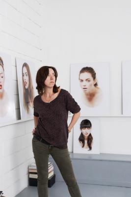 Corinne Mariaud dans son studio. Crédit photo Corinne Mariaud