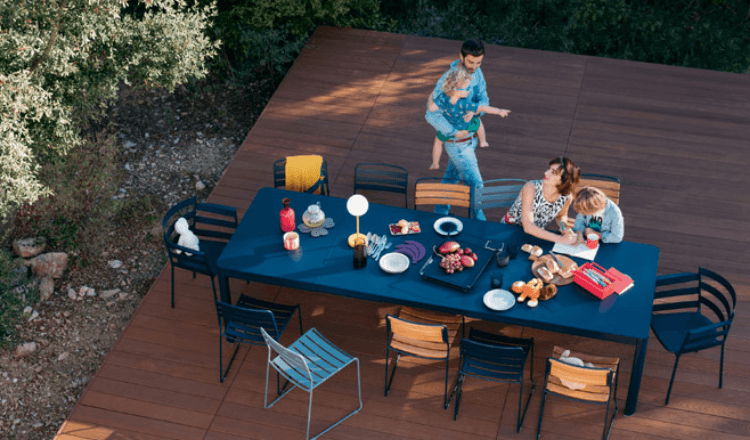FERMOB: UNE MARQUE FRANÇAISE UNIQUE, UNE RÉFÉRENCE DU MOBILIER D’EXTÉRIEUR