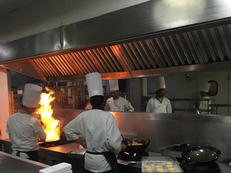 indian hospitality intérieur d'une cuisine en inde