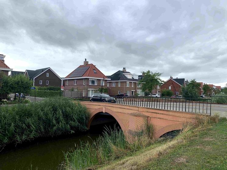 Pont des billets de 10 euros, architecture romane (Photo: Emma Dailey)