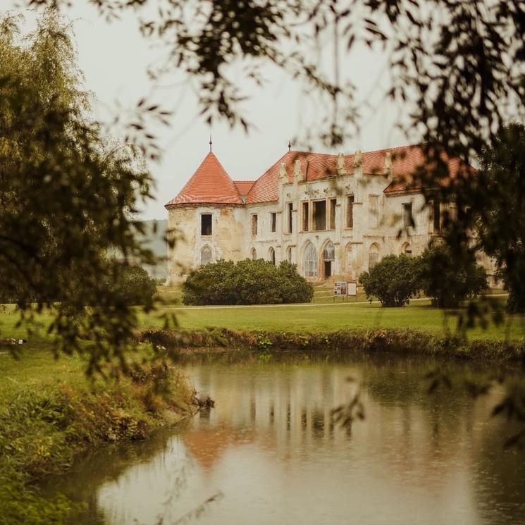 chateau-banffy-roumanie-electric-castle