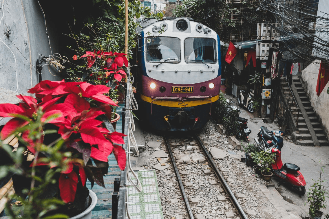 adrien jean vietnam photo train