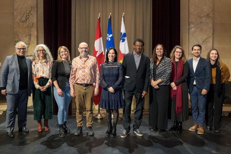 Photo de groupe, tous les lauréats du prix + le jury + la mairesse de Montréal 
