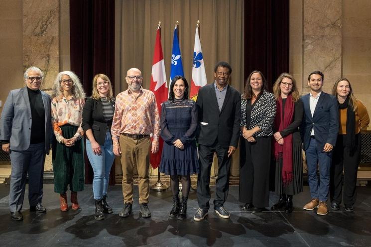 Photo de groupe, tous les lauréats du prix + le jury + la mairesse de Montréal 