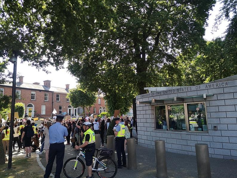 Des milliers de personnes ont défilé à Dublin cet après-midi dans le cadre d'une manifestation de solidarité avec les rassemblements contre le racisme qui se déroulent aux États-Unis et dans le monde entier.