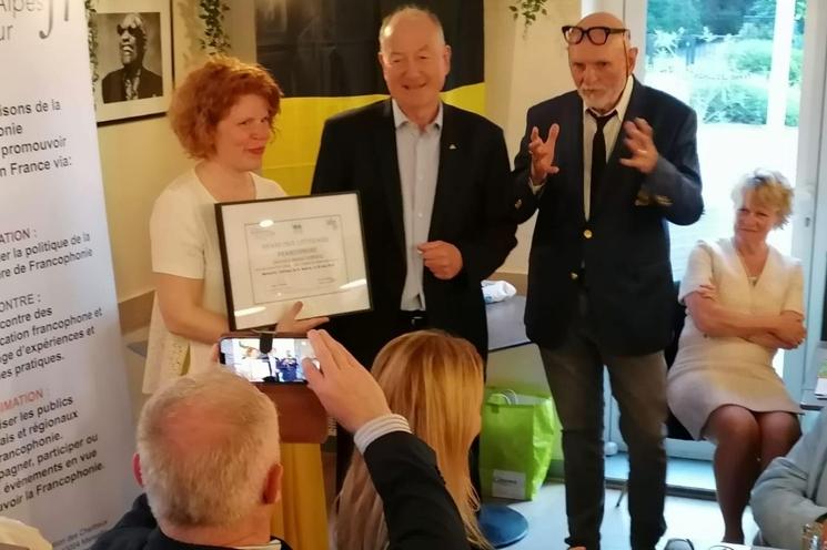 Remise du prix littéraire par Jean-Claude Romera et Jean-Pierre Chiaverini 