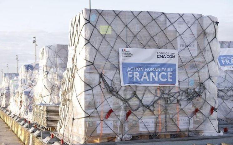 Départ d’un vol humanitaire français à destination du Liban avec 60 tonnes d'aide urgente. Crédit photo : Judith Livine. 