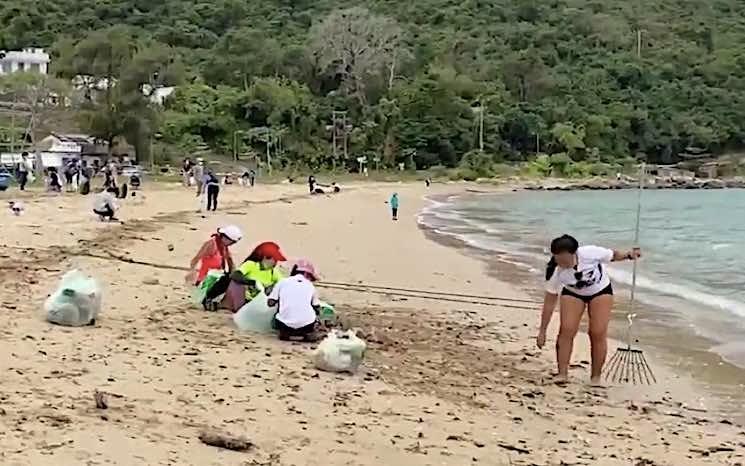 Beach cleaning Hong Kong 