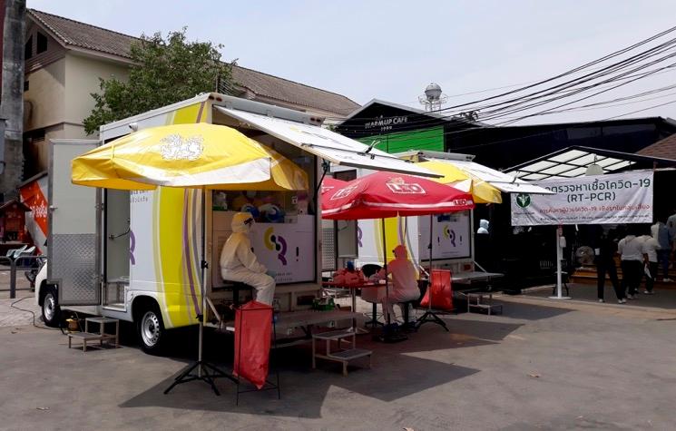 unité mobile de dépistage au Covid-19 à Chiang Mai