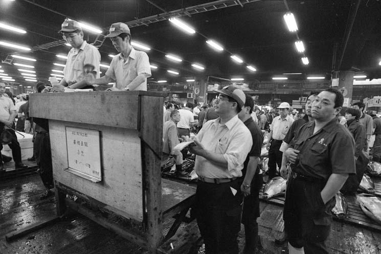 Photo d’archive © B.Chapiron  – 1996, Halles de Tsukiji à Tokyo.