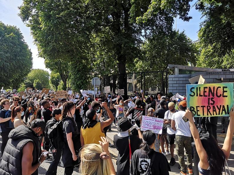 Des milliers de personnes ont défilé à Dublin cet après-midi dans le cadre d'une manifestation de solidarité avec les rassemblements contre le racisme qui se déroulent aux États-Unis et dans le monde entier.