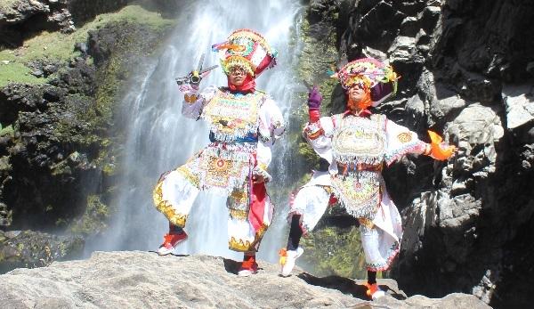 Warmi Danzaq, les femmes de la danse des ciseaux au Pérou