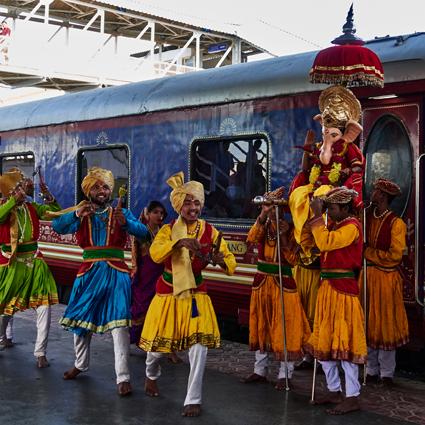 Deccan odyssey train bleu