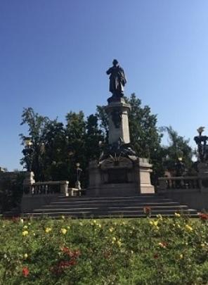 La statue de Mickiewicz près du palais présidentiel, Varsovie