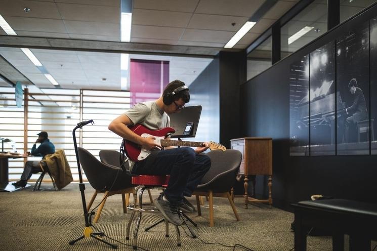 Studio de musique à la BAnQ