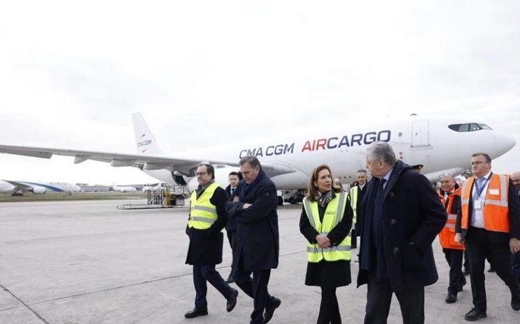 Départ d’un vol humanitaire français à destination du Liban avec 60 tonnes d'aide urgente. Crédit photo : Judith Livine. 