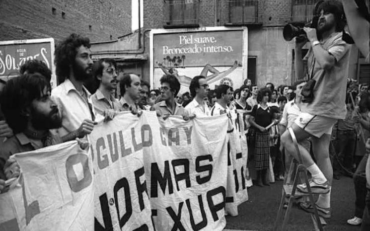 L'une des premières marche des fiertés à Madrid dans les années 80