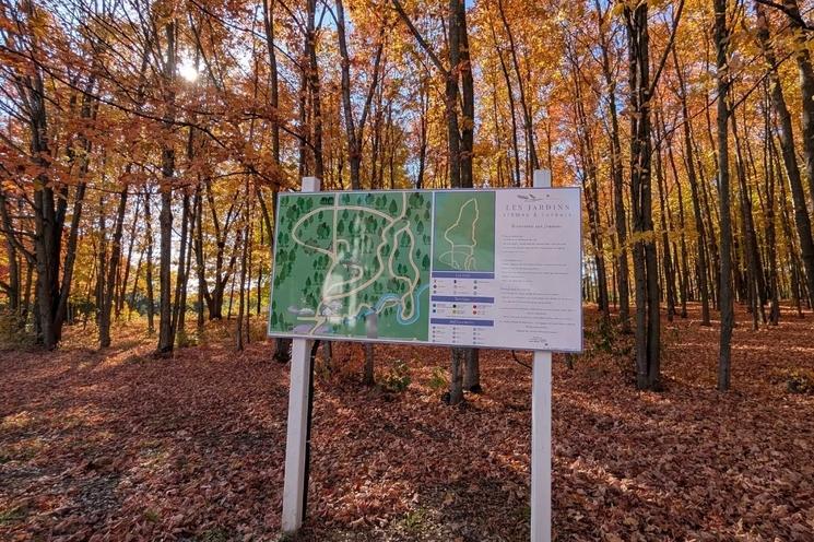 Départ des sentiers du domaines