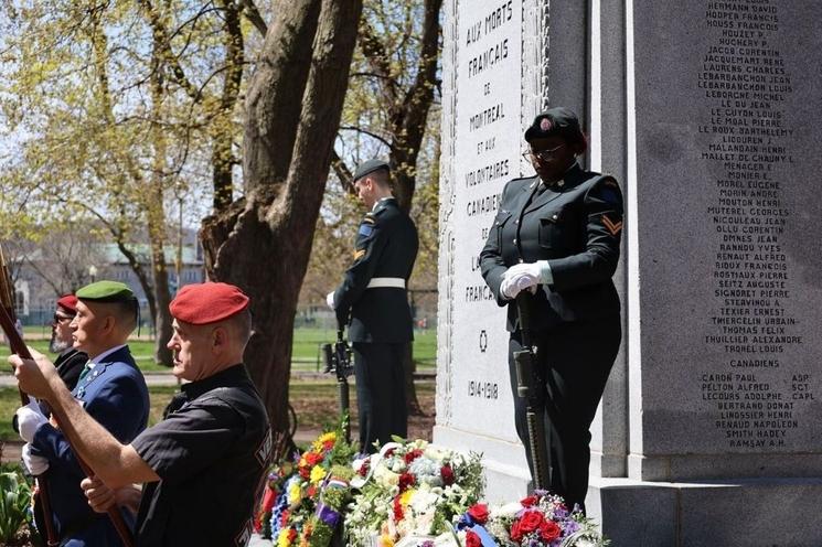 Soldats et monument