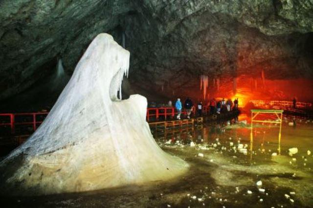 grotte-scarisoara-roumanie