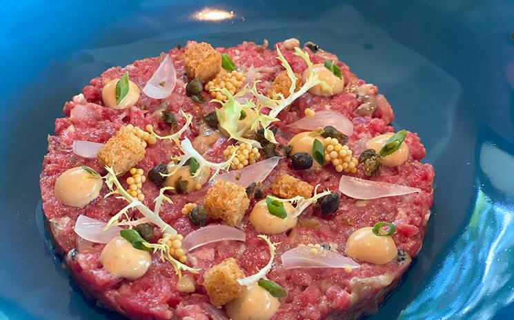 Plat de tartare au bistrot Alpea de Bangkok