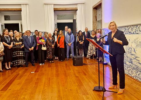 Hélène Farnaud-Defromont, Ambassadrice de France au Portugal 