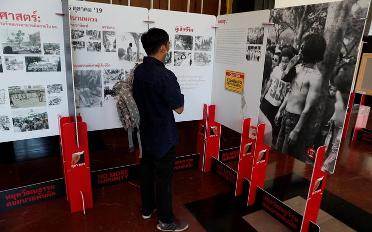 Commemoration du massacre de l'universite Thammasat a Bangkok