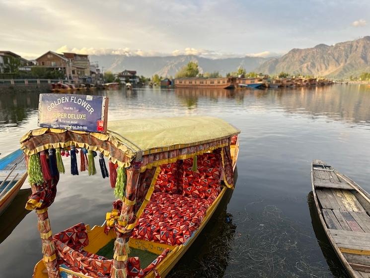 Bateau lac Cachemire Inde