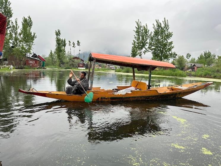 Bateau lac Cachemire Inde