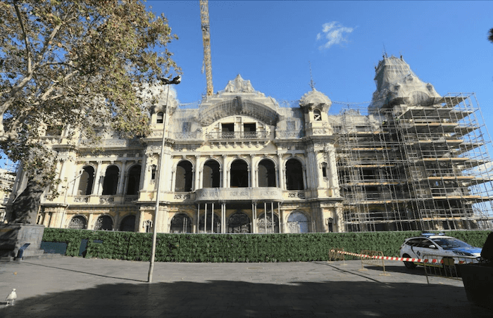 bâtiment emblématique du port de barcelone