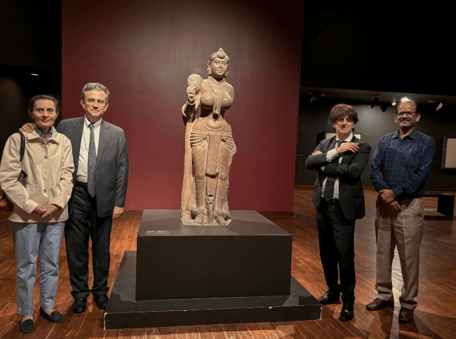 Visite par l’Ambassadeur Thierry MATHOU du Bihar Museum – Source : Ambassade de France en Inde – LinkedIn