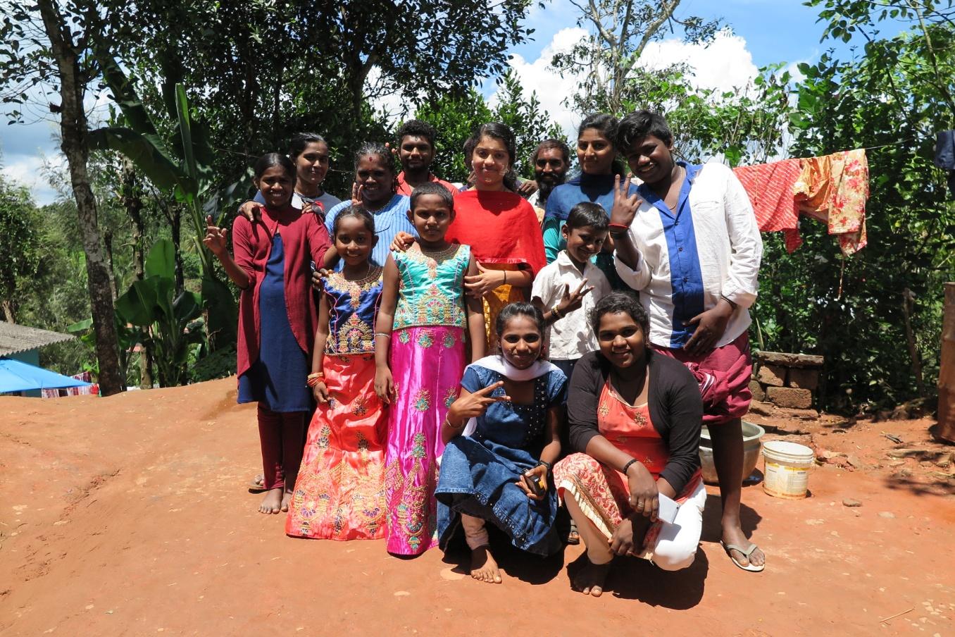 la famille de bindou dans les plantations de thé des nilgiris