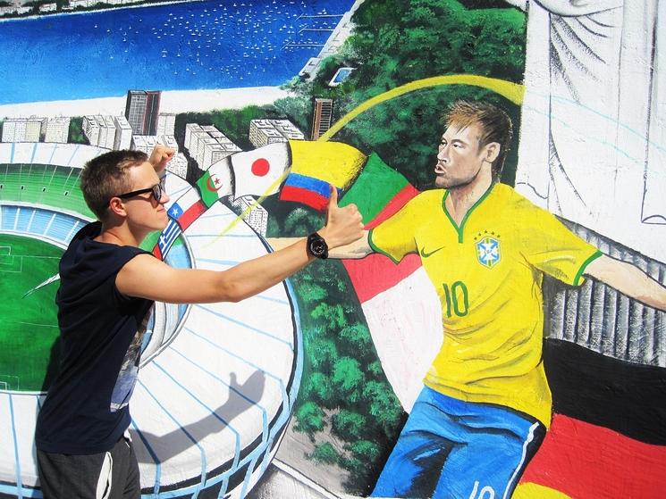 Photo de neymar sur une fresque