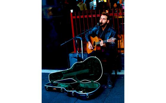 QUEEN STREET ET SES ARTISTES Le Petit Journal Auckland