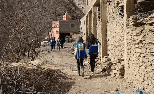 Les équipes de la Fondation Amane et de la Fondation de France, dans les villages détruits par le séisme dans la région de Taroudant.