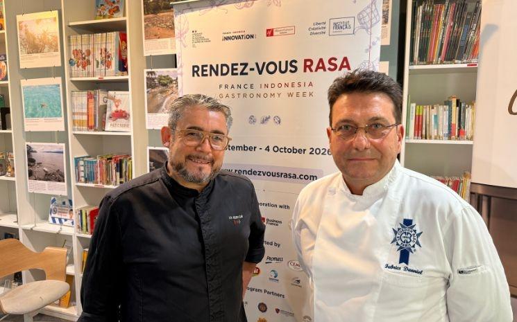 Fabrice Danniel, directeur adjoint des arts culinaires à l'école Le Cordon Bleu Paris, anime une série d'ateliers et de démonstrations dans plusieurs instituts et écoles hôtelières de l'archipel indonésien à l'occasion de la quatrième édition de « Rendez-vous Rasa – France Indonesia Gastronomy Week » 