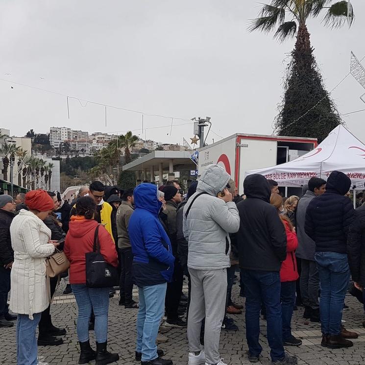 Centre de don du sang de la croix rouge à Izmir séisme.jpeg