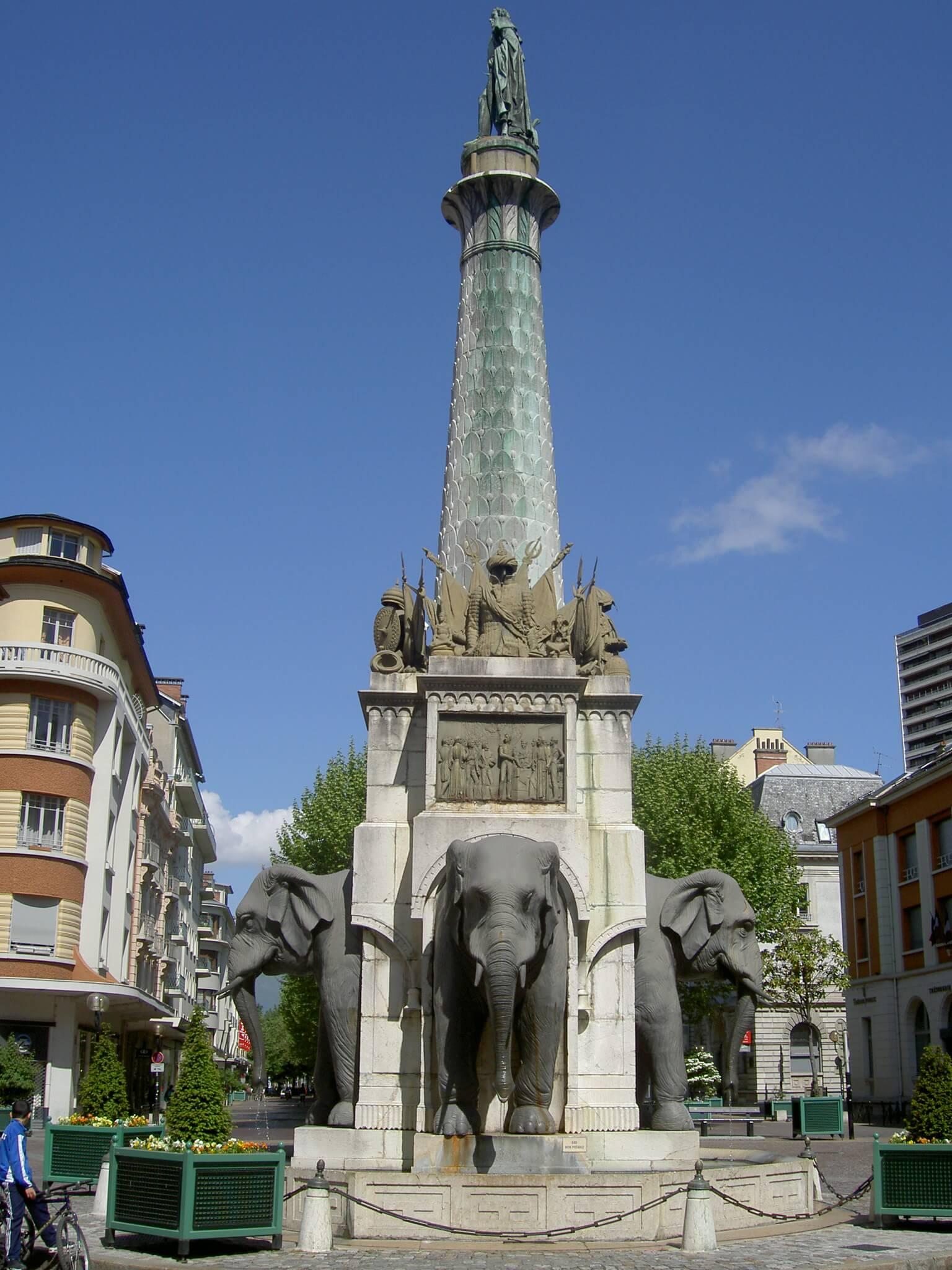 Chambery fontaine aux elephants benoit de boigne Inde