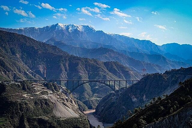 Le pont ferroviaire de Chenab au Cachemire