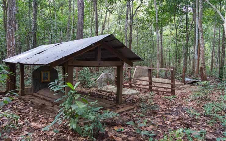 Cimetière Bunongs aux cambodge