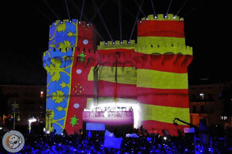 Les Torres de Serranos et le drapeau valencien