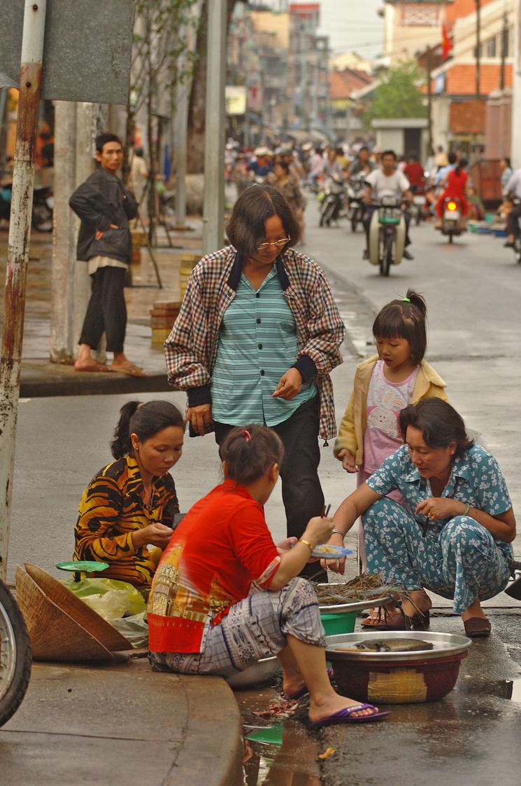 Commerçante dans la rue au Vietnam