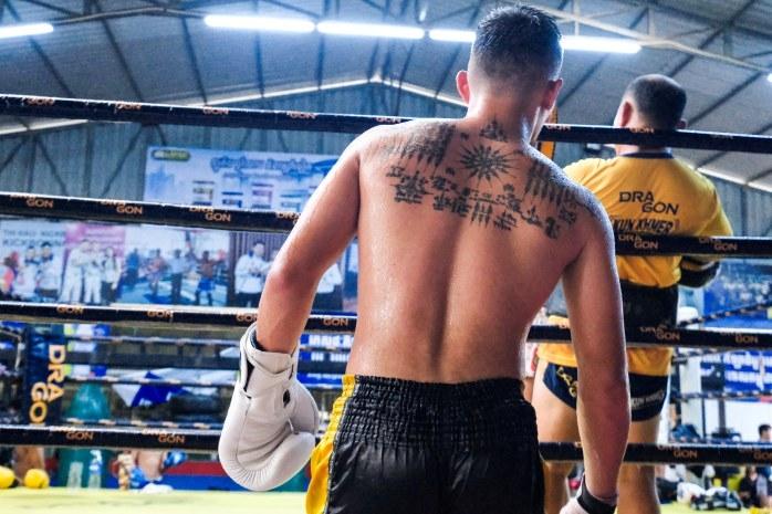 Alex Keo montant sur le ring