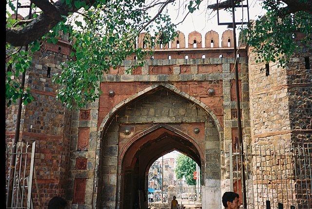 Le Delhi Gate