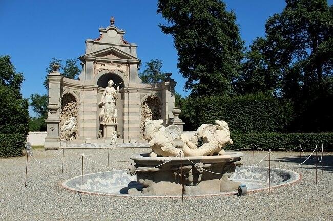 statue et fontaine de diana