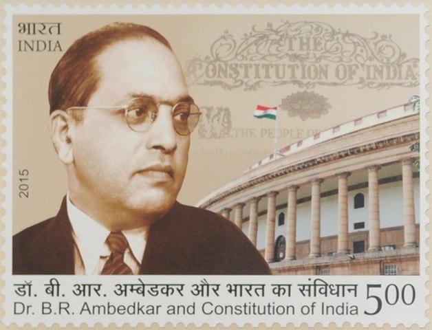 Le timbre de la poste indienne commémorant le Dr Ambedkar et la constitution