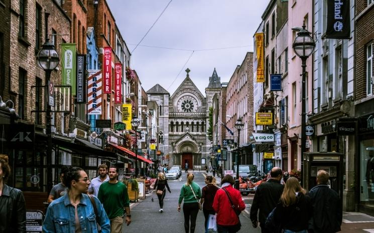 Rue pavée à Dublin - immobilier