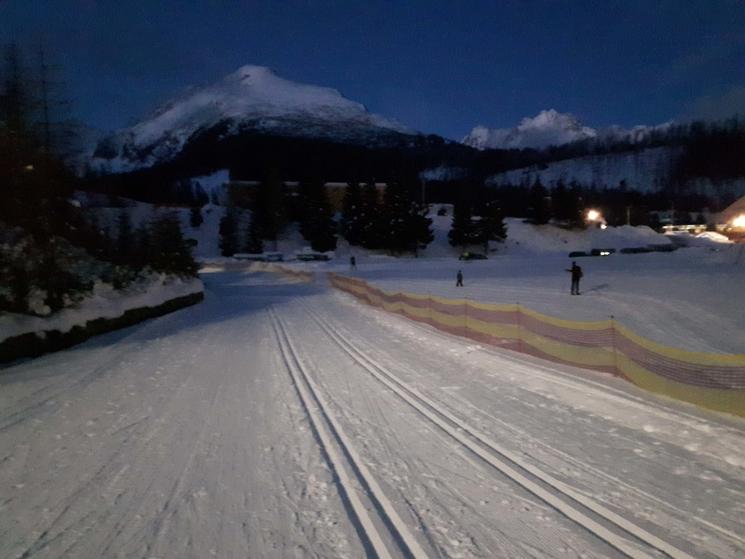 Piste de ski montagne polonaise nuit