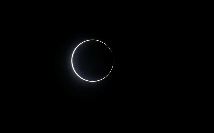 Eclipse cercle de feu