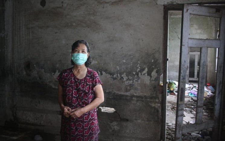 Former teacher Sok Long in the abandoned school building on Phnom Penh’s Street 144 on October 15 2021.